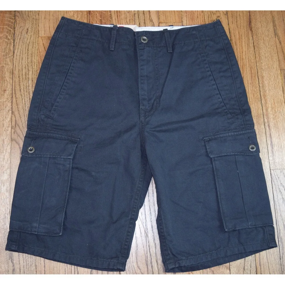 NWT Levi's Black Cargo Pocket Shorts Men's Size‎ 30